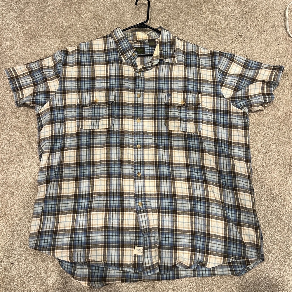 Timberland short sleeve, button down shirt. Size XXL. 2 pockets on chest.